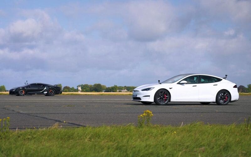 Bugatti Chiron Super Sport vs Tesla Model S Plaid