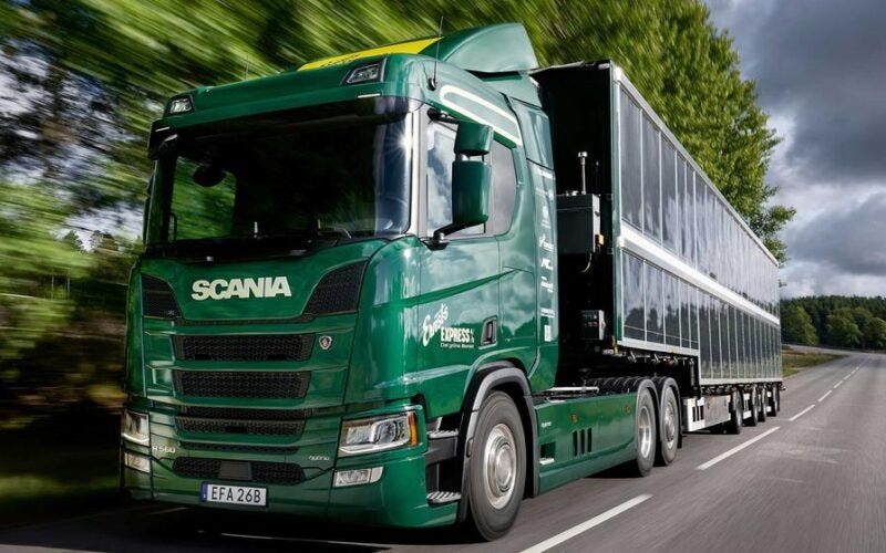 Scania autocarro ibrido a energia solare