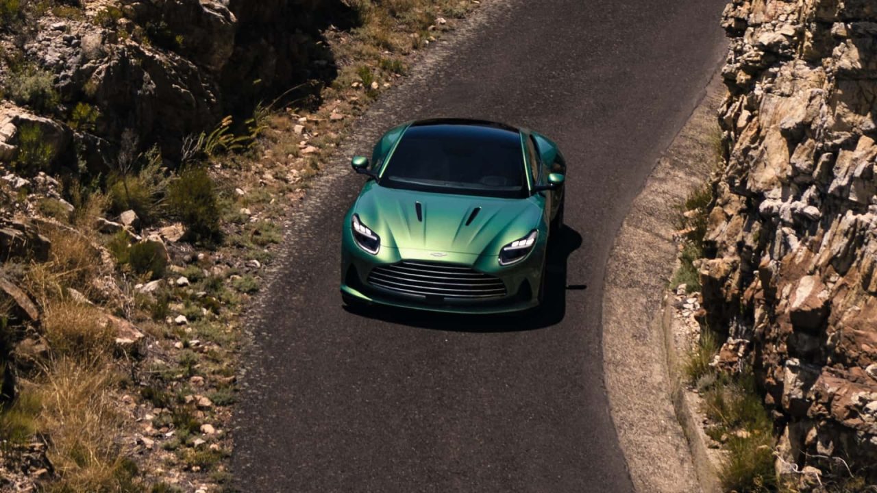 Aston Martin DB12 2024