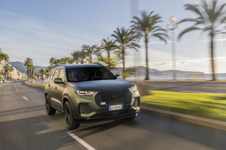Sportequipe 8: arriva in Italia il nuovo SUV ibrido plug-in