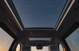 Volvo EM90 abitacolo teaser