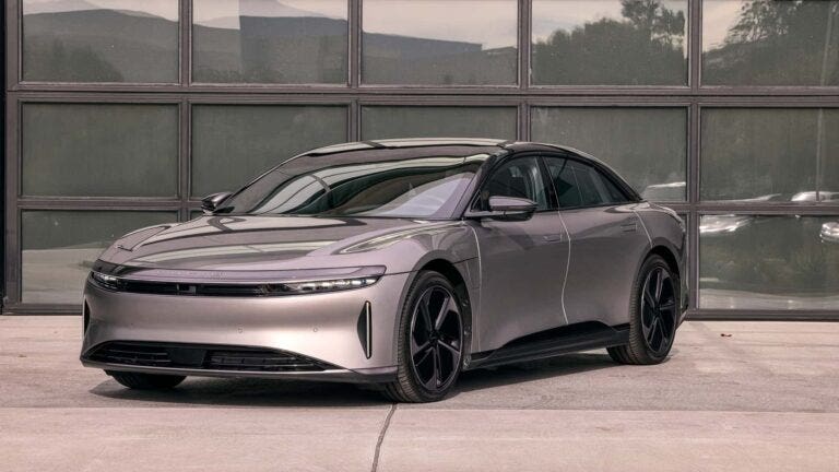 Lucid Air 2024: la berlina elettrica che abbassa i prezzi ma non le prestazioni