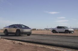 Tesla Cybertruck vs GMC Hummer EV