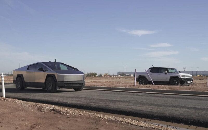 Tesla Cybertruck vs GMC Hummer EV
