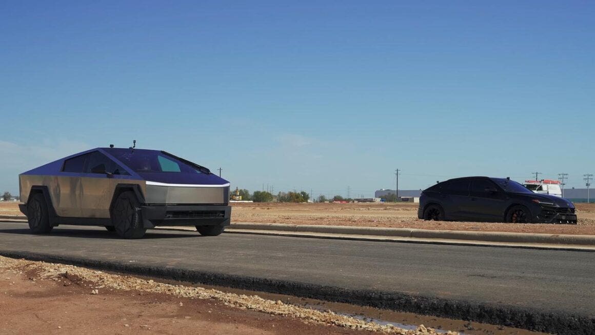 Tesla Cybertruck vs Lamborghini Urus