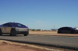 Tesla Cybertruck vs Lamborghini Urus