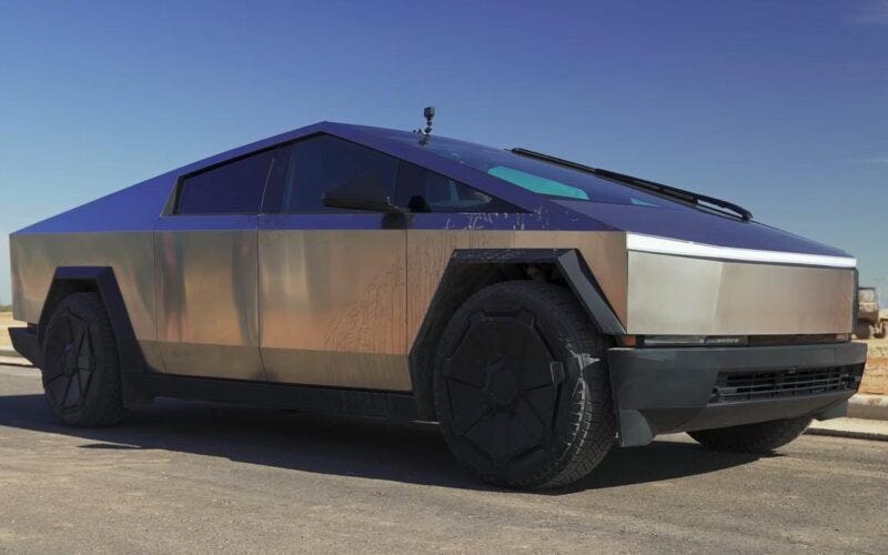 Tesla Cybertruck vs Lamborghini Urus