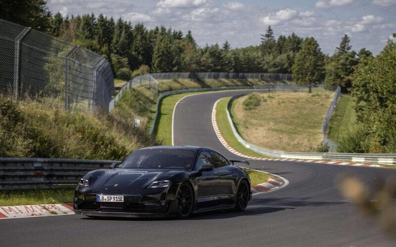 Nuova Porsche Taycan prototipo Nurburgring