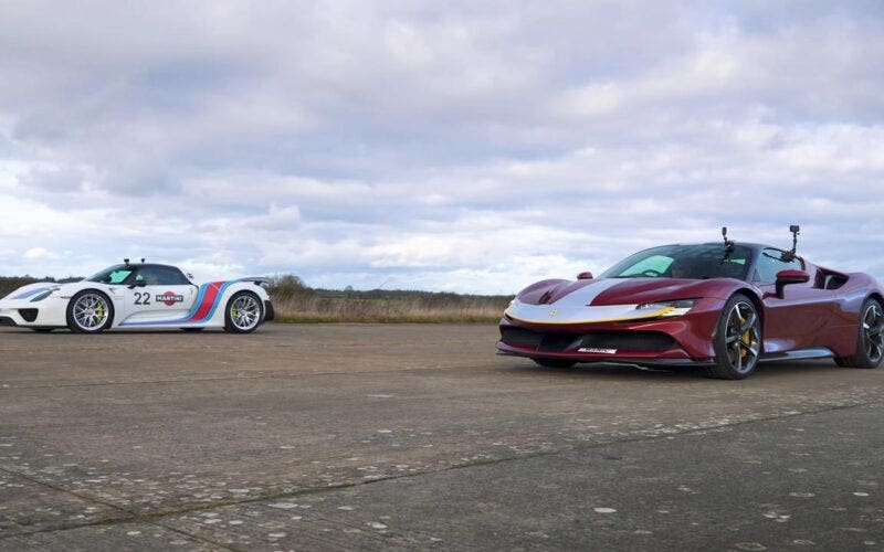 Ferrari SF90 Spider vs Porsche 918 Spyder