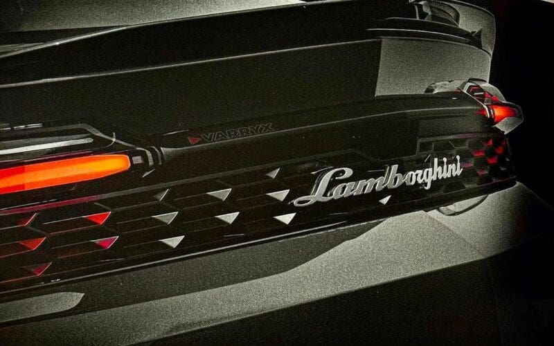 Lamborghini Urus PHEV teaser