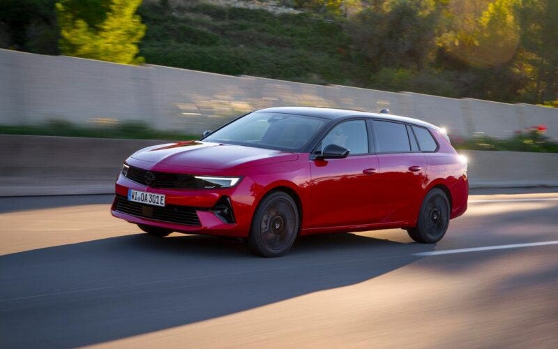 Opel Astra Hybrid Italia