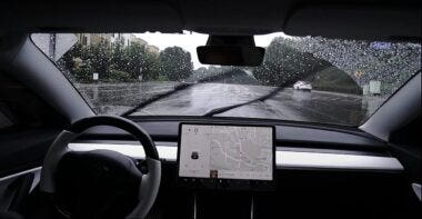 Tesla tergicristalli automatici