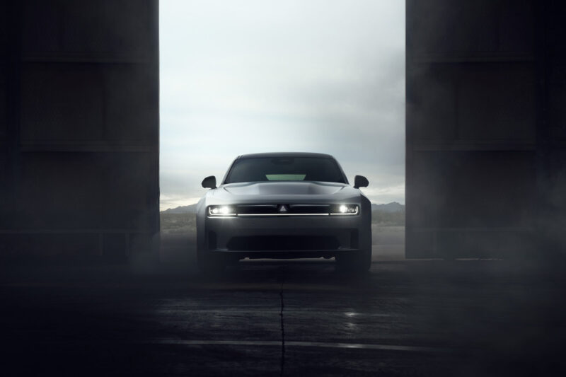 Charger EV Front