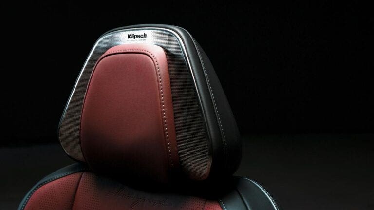 Infiniti QX80 2025: primi dettagli del lussuoso abitacolo