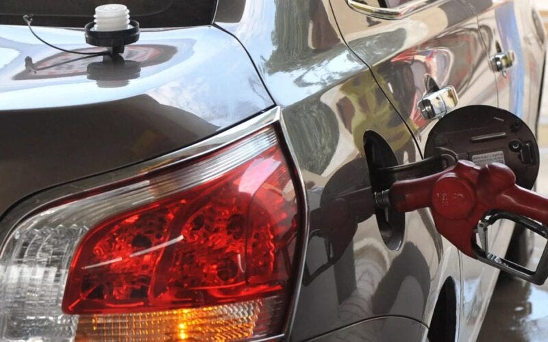 donna ruba 28.000 litri di carburante