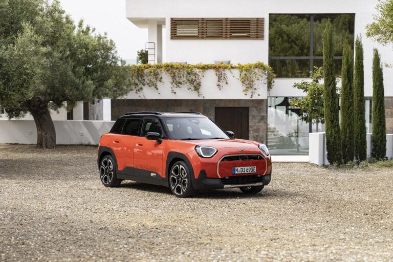La Mini Aceman elettrica attacca la Jeep Avenger e le altre Stellantis