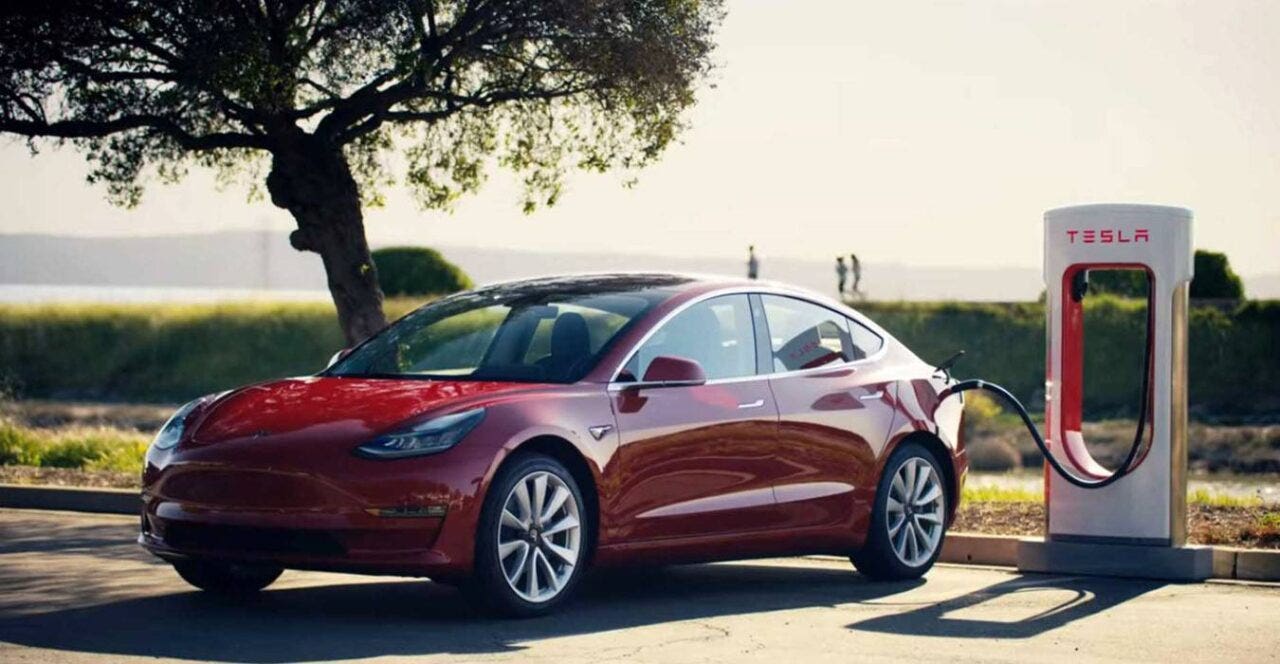 La ricarica dell’auto elettrica tesla