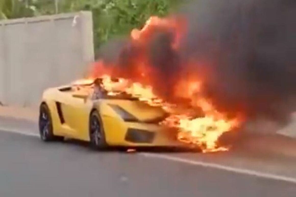 Lamborghini incendiata