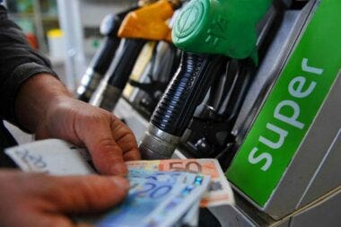 Prezzo della benzina alle stelle 1