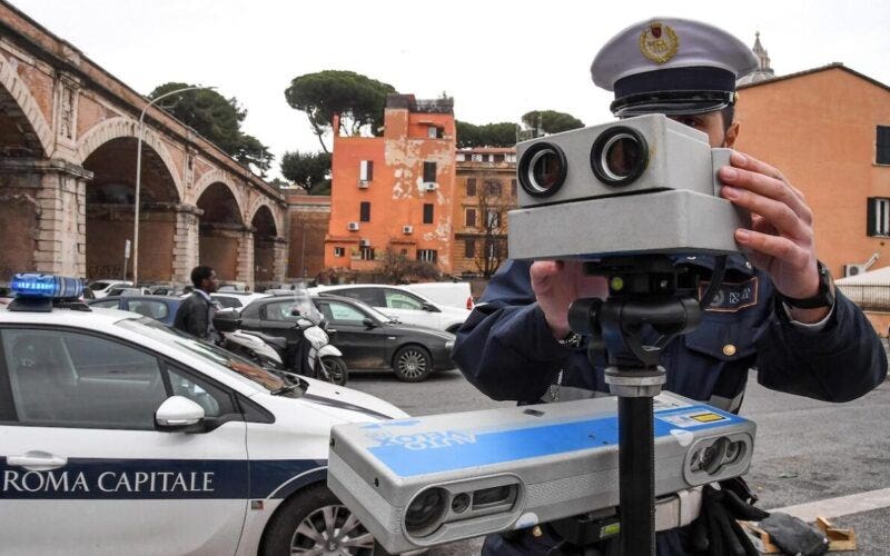 Spegnere gli autovelox non omologati