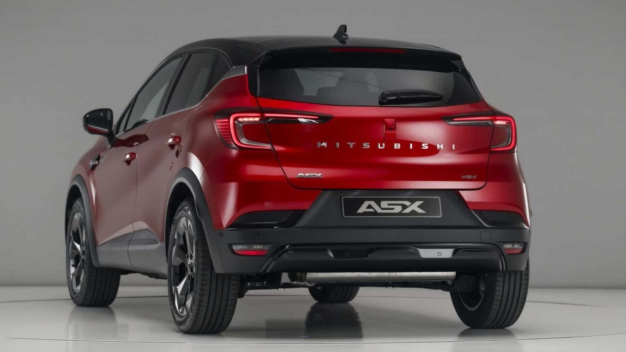 nuova mitsubishi-asx-2024 dietro