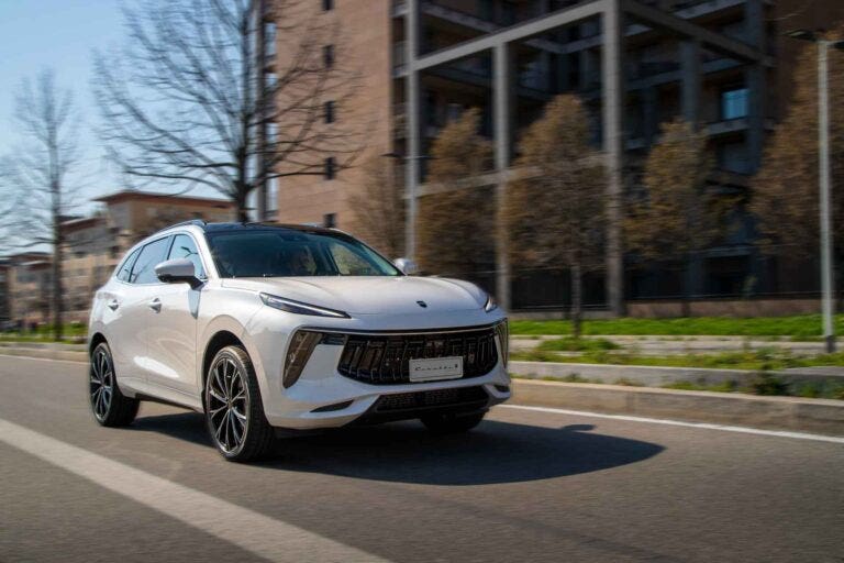 Caos tremendo marche auto cinesi in Italia distribuite da Case italiane: diatriba Cirelli-DR sui veicoli Forthing