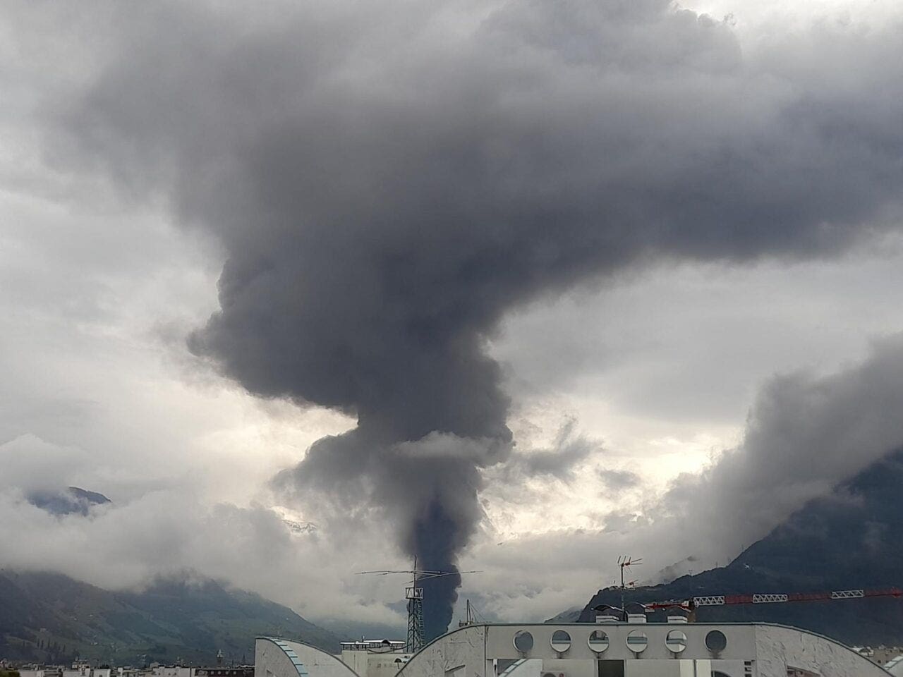 Colonnine di ricarica: cosa ha causato un incendio in una fabbrica