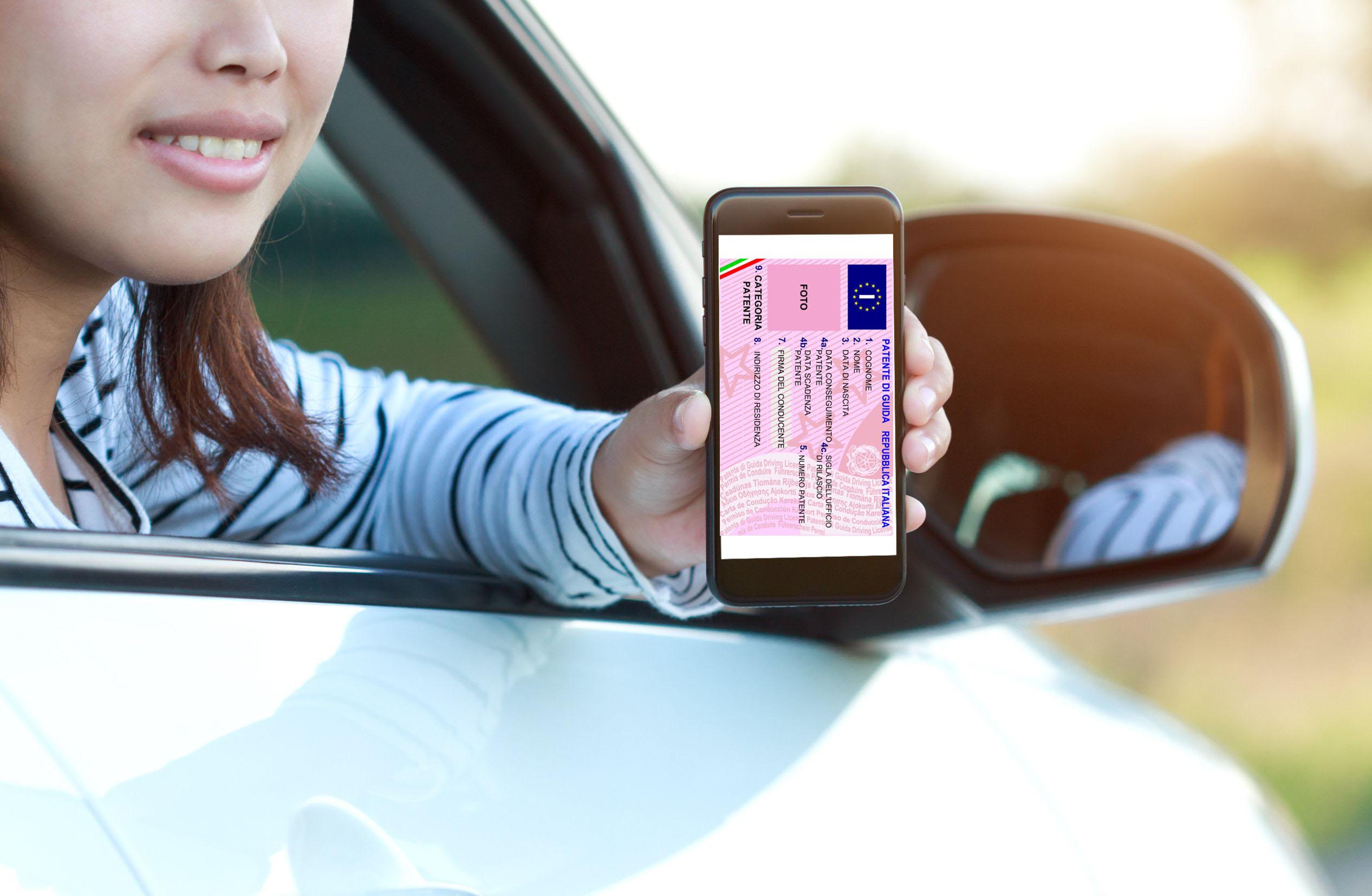 Rivoluzione patente elettronica: se sai cinque cose, non prendi multe -  MotorisuMotori.it