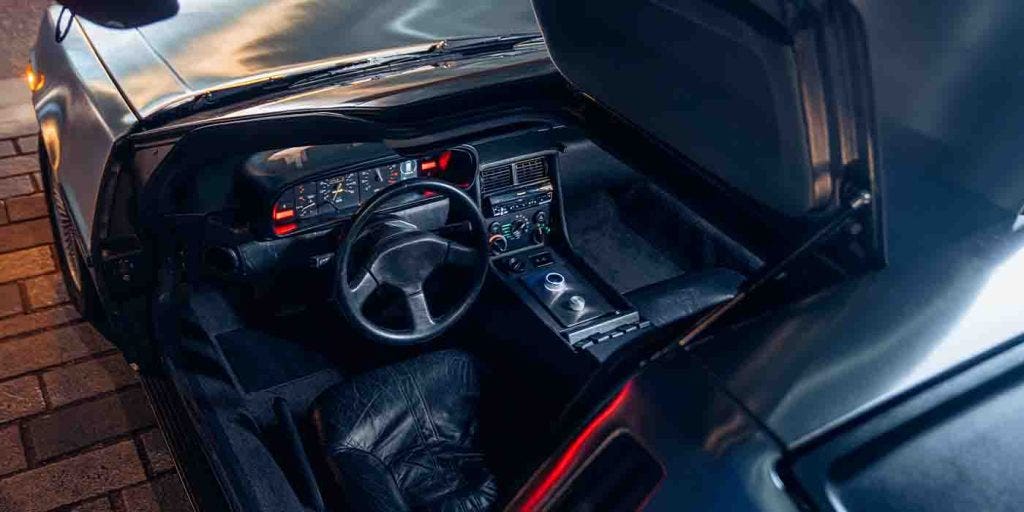 La DeLorean DMC-12 di “Ritorno al futuro” diventa elettrica