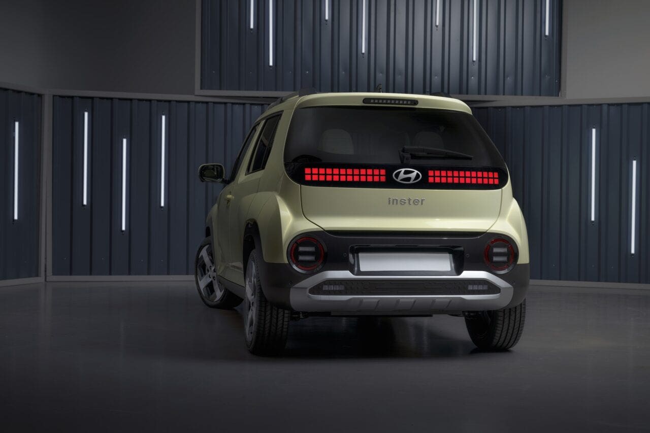 Hyundai Inster dietro