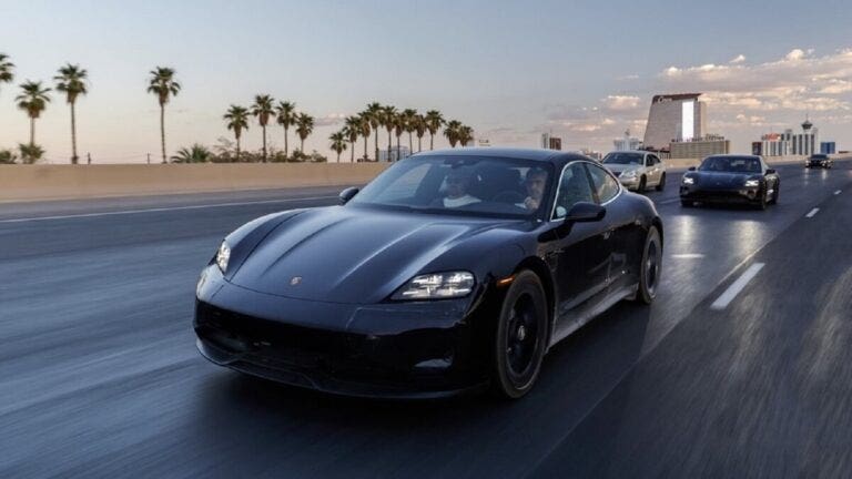 Porsche Taycan, il futuro resta incerto: il marchio smentisce l’addio immediato ma prepara una gamma più snella