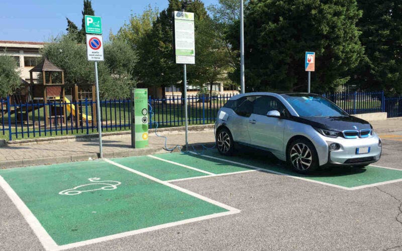 colonnina-di-ricarica-auto-elettriche