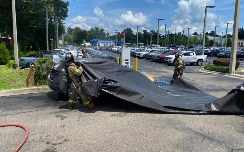 Auto elettrica coperta antincendio