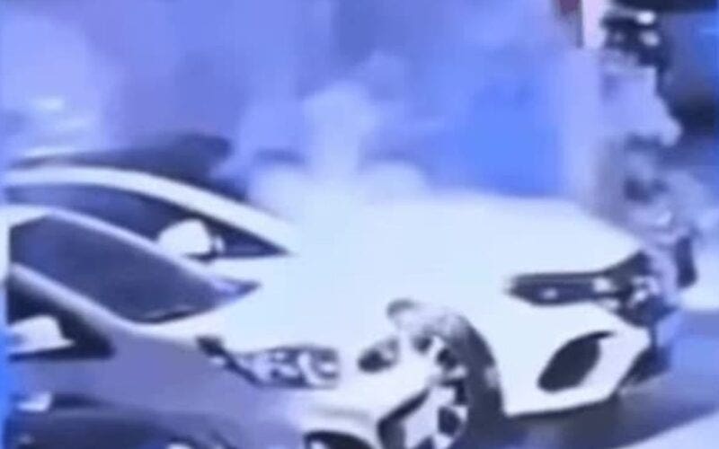 Mercedes EQE elettrica fiamme