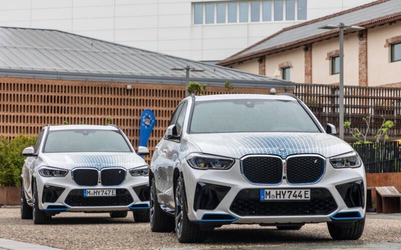 BMW scommette sui motori a celle a combustibile a idrogeno