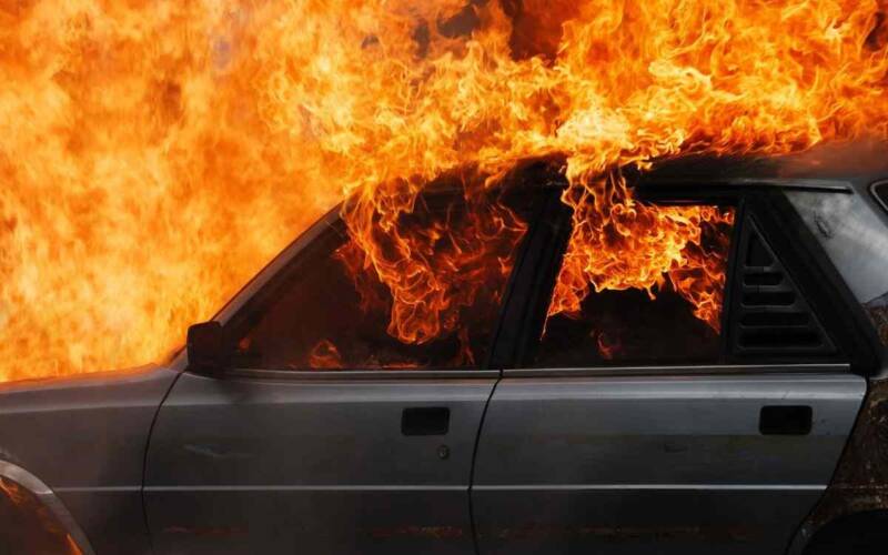 Incendio auto elettrica