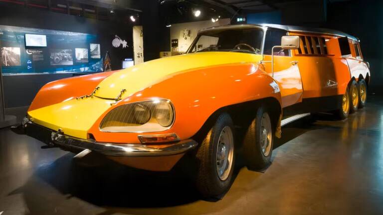 Questa station wagon a dieci ruote e doppio motore del 1972 è uno dei modelli più assurdi mai inventati