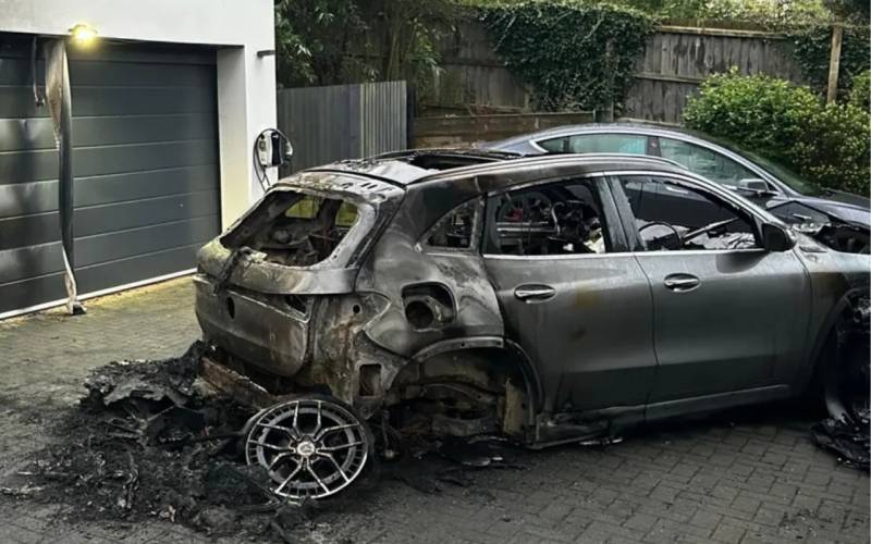 Mercedes EQA fiamme