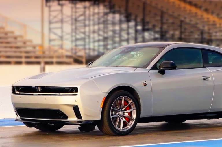 Dodge Charger Daytona EV, adesso gli americani definiscono le concorrenti “noiose cabine inquinanti”