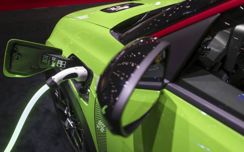 Il Partito popolare europeo fa ammattire i fautori dell’auto elettrica