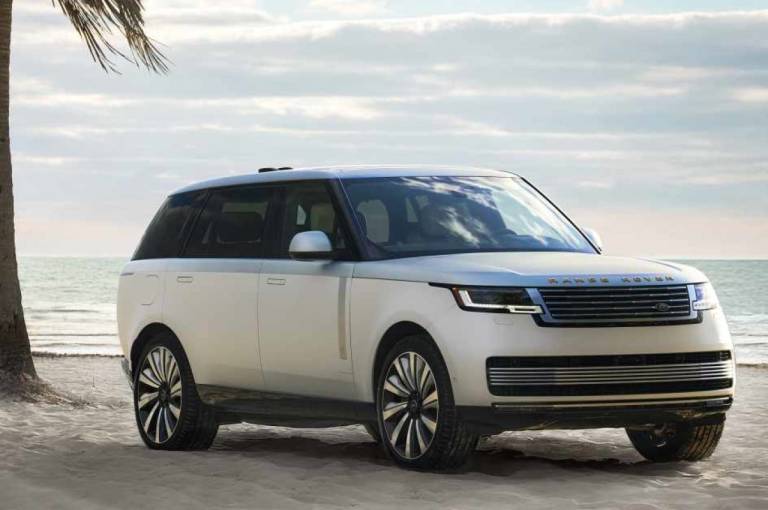 Range Rover, tra spiagge assolate e oro 18 carati debutta l’SV Candeo
