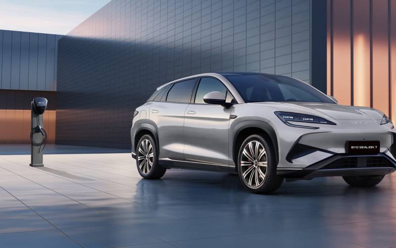 byd-sealion-7-charging-01-xl
