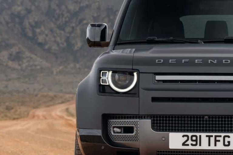 Land Rover Defender, si temporeggia per la generazione elettrica