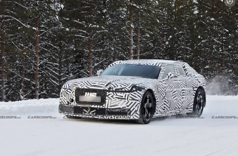 Jaguar Type 00 elettrica: foto del muletto con un discutibile cofano lungo