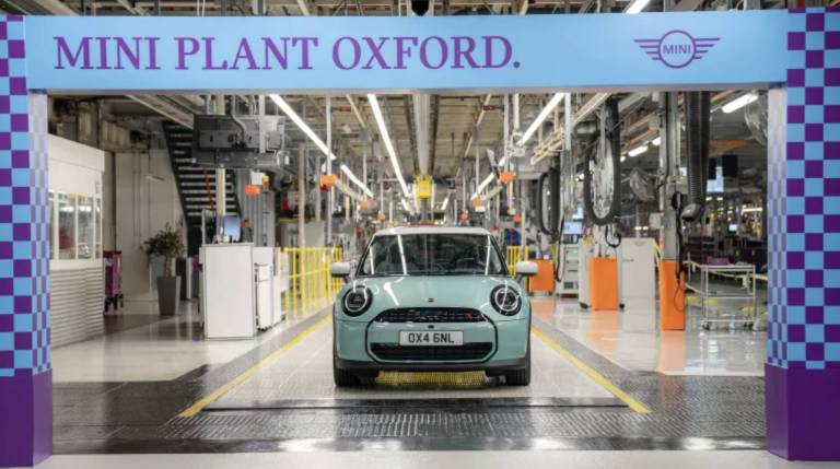 La Mini termica vince a Oxford, quella elettrica perde: caos