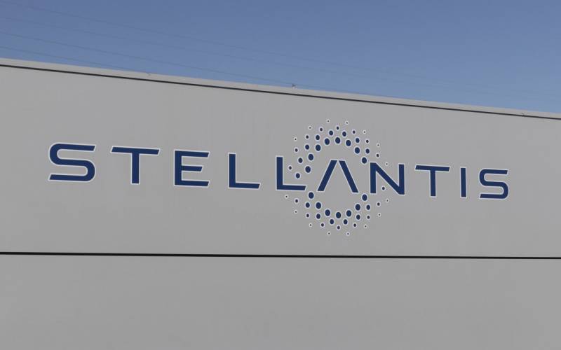 stellantis logo