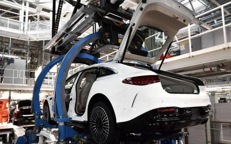 Intervento di Mario Draghi al Parlamento europeo per la Settimana parlamentare 2025 con critiche alle istituzioni comunitarie in materia di auto.