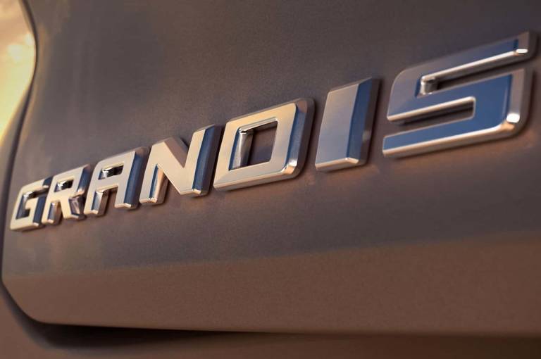 Mitsubishi Grandis, arriva il nuovo SUV in versione mild e full hybrid