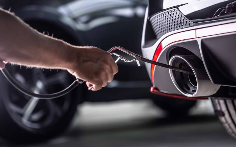 revisione-auto-gas-scarico