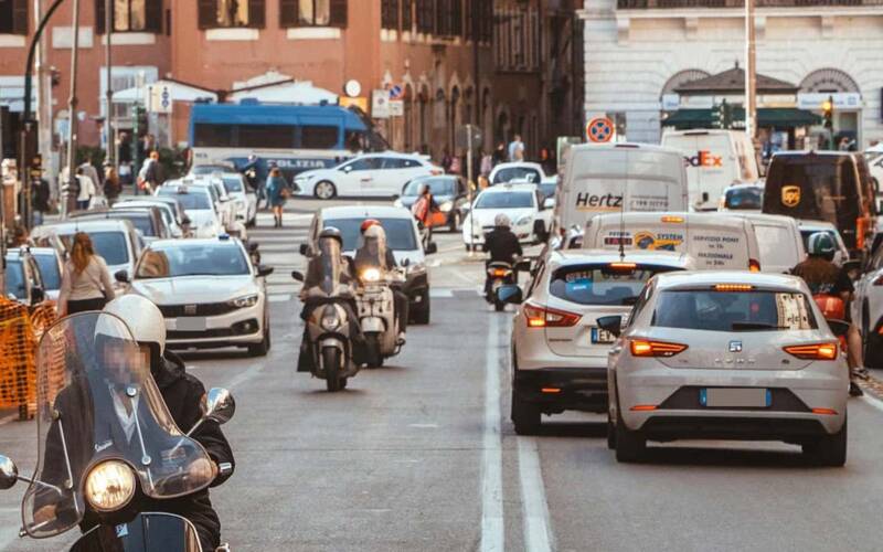 Il parco circolante italiano continua a crescere ed è sempre più vecchio. 